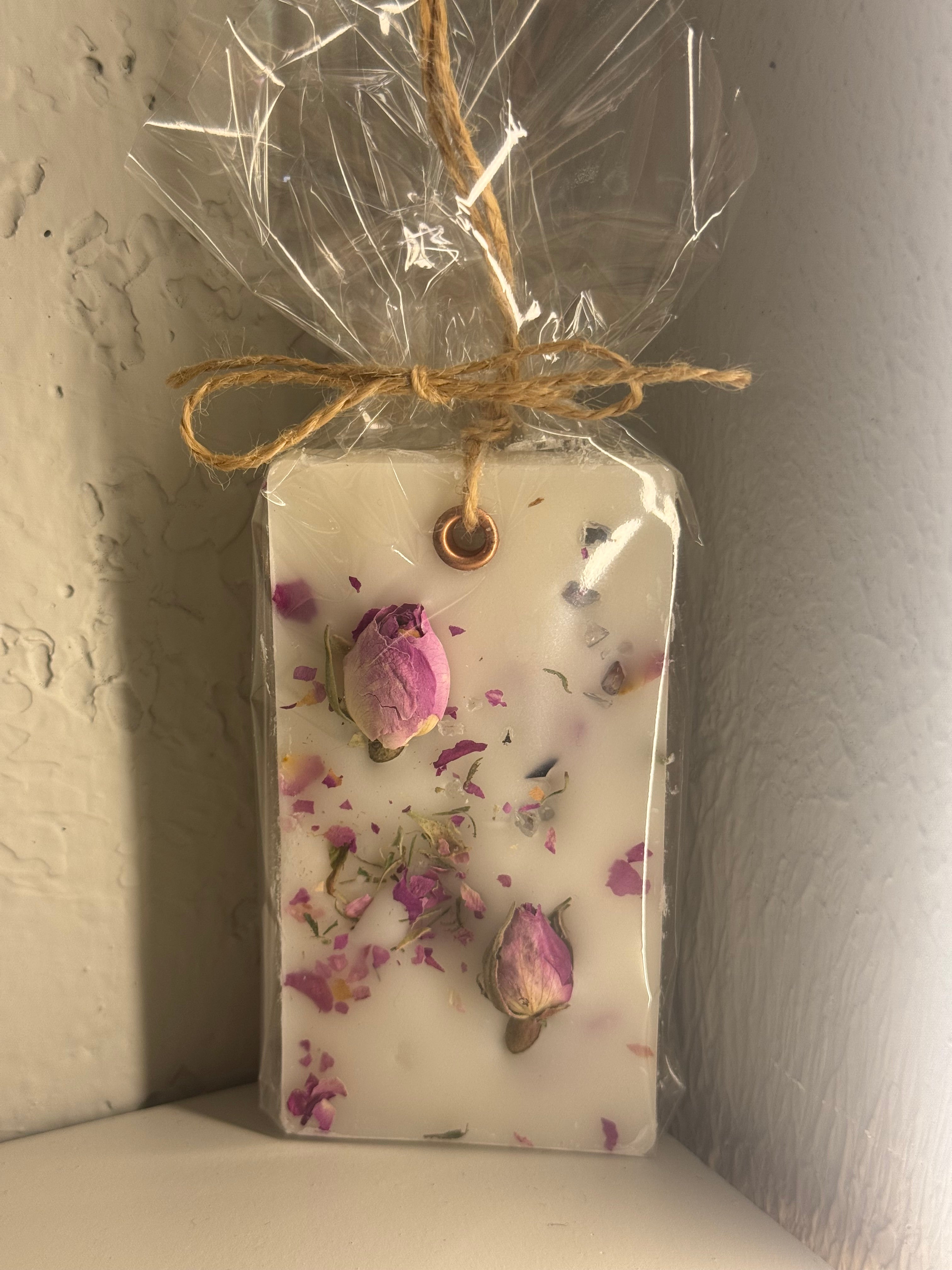 Wardrobe scented candle