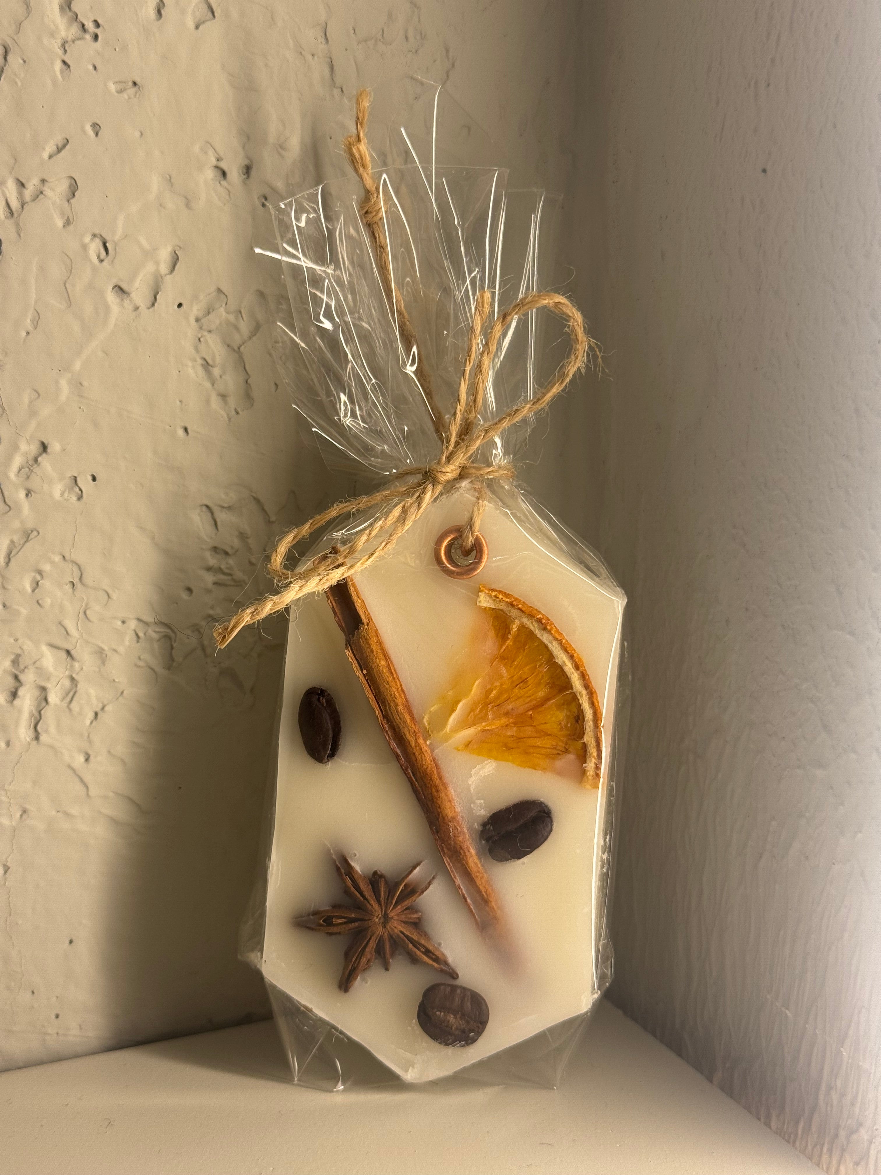 Wardrobe scented candle