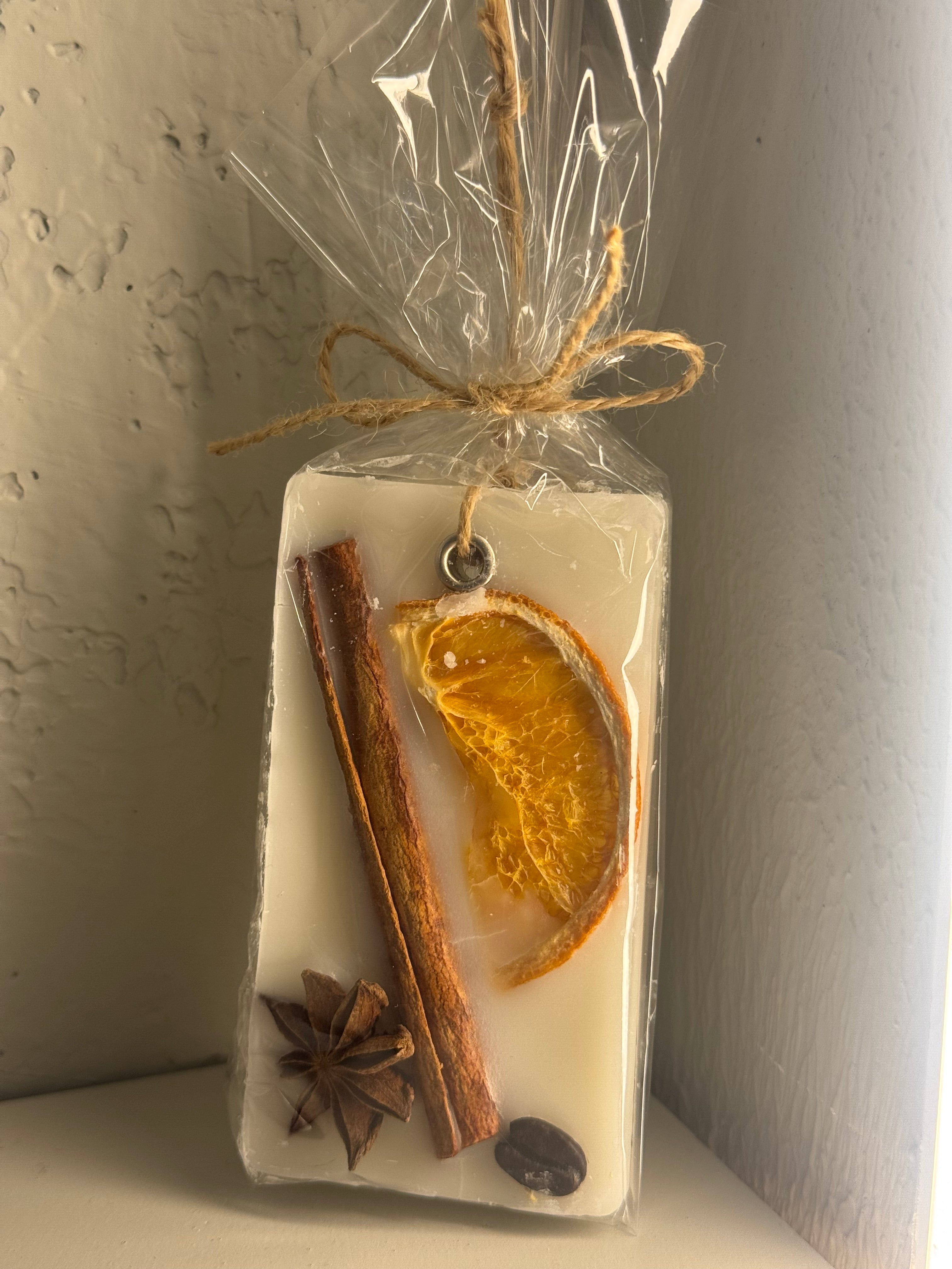 Wardrobe scented candle