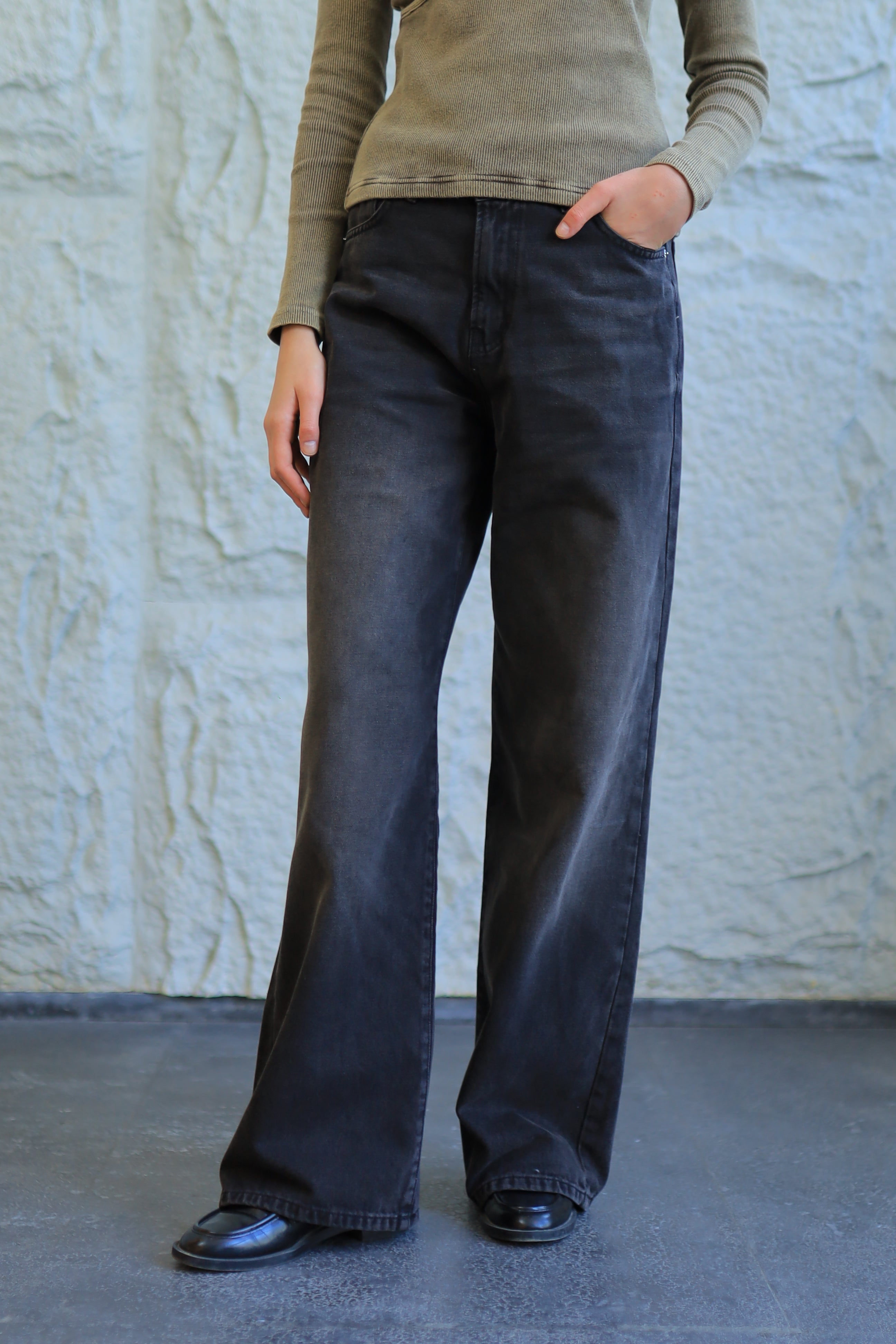 CHARCOAL FADE STRAIGHT JEANS