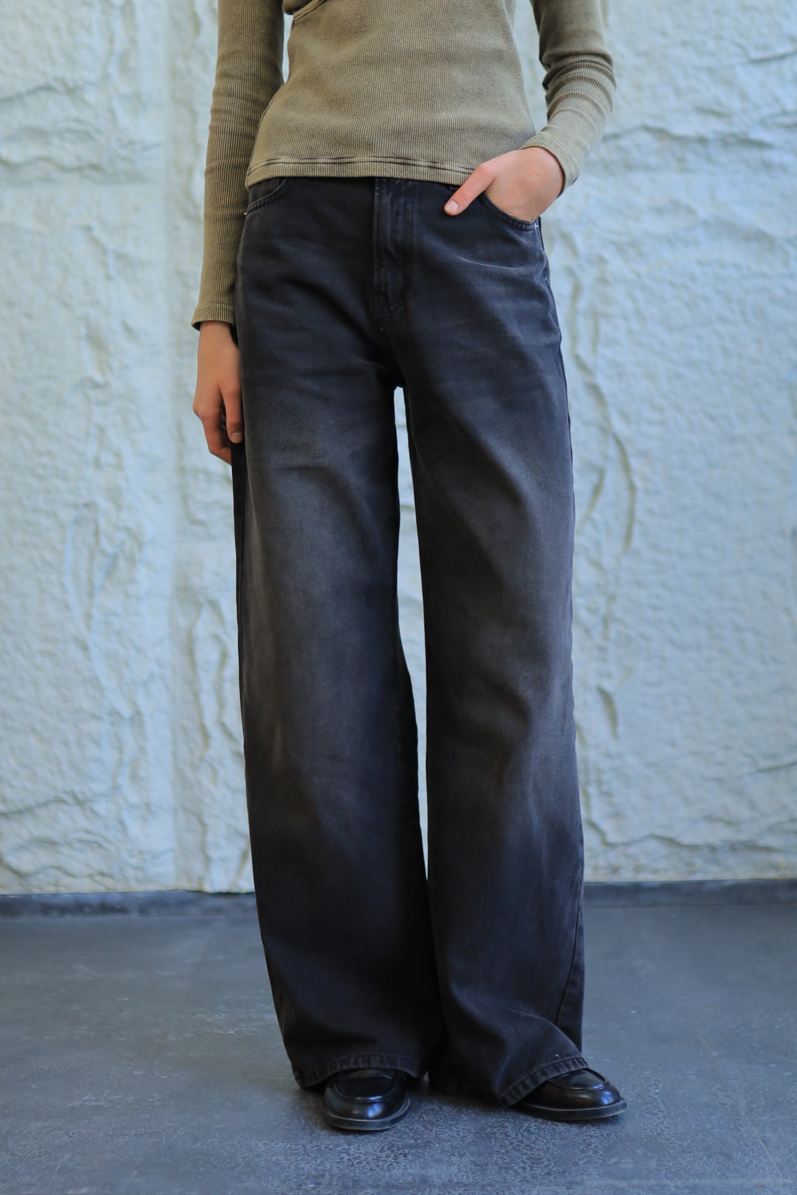 CHARCOAL FADE STRAIGHT JEANS