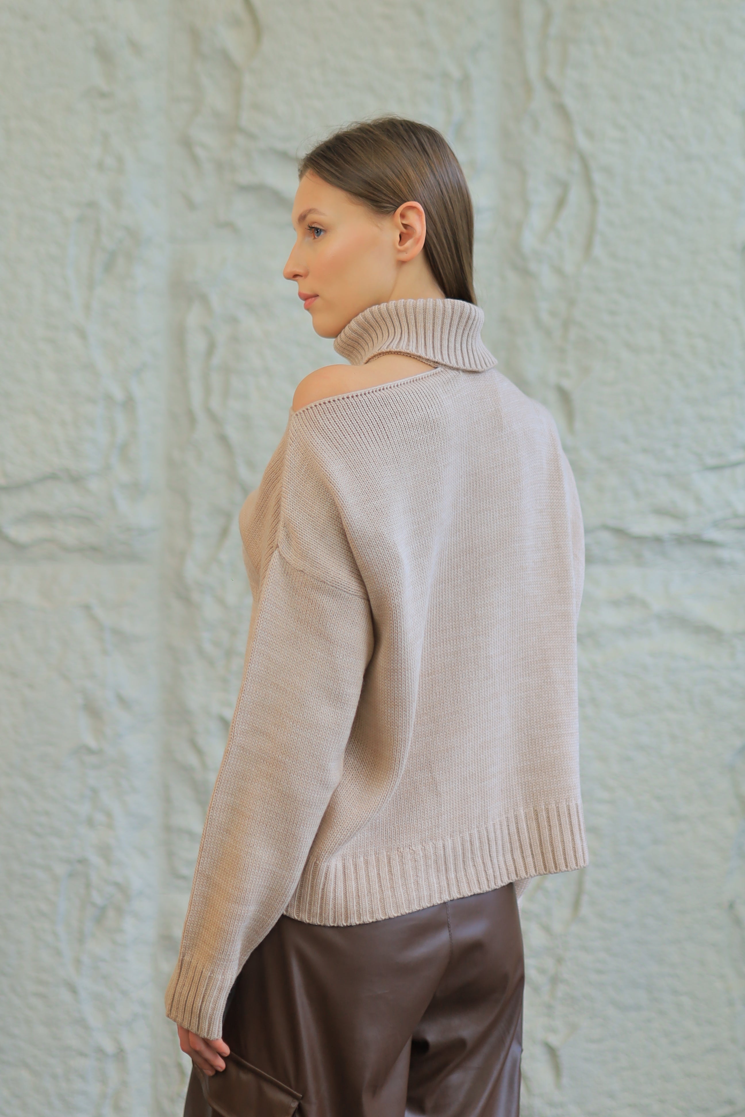 COZY TURTLENECK SWEATER