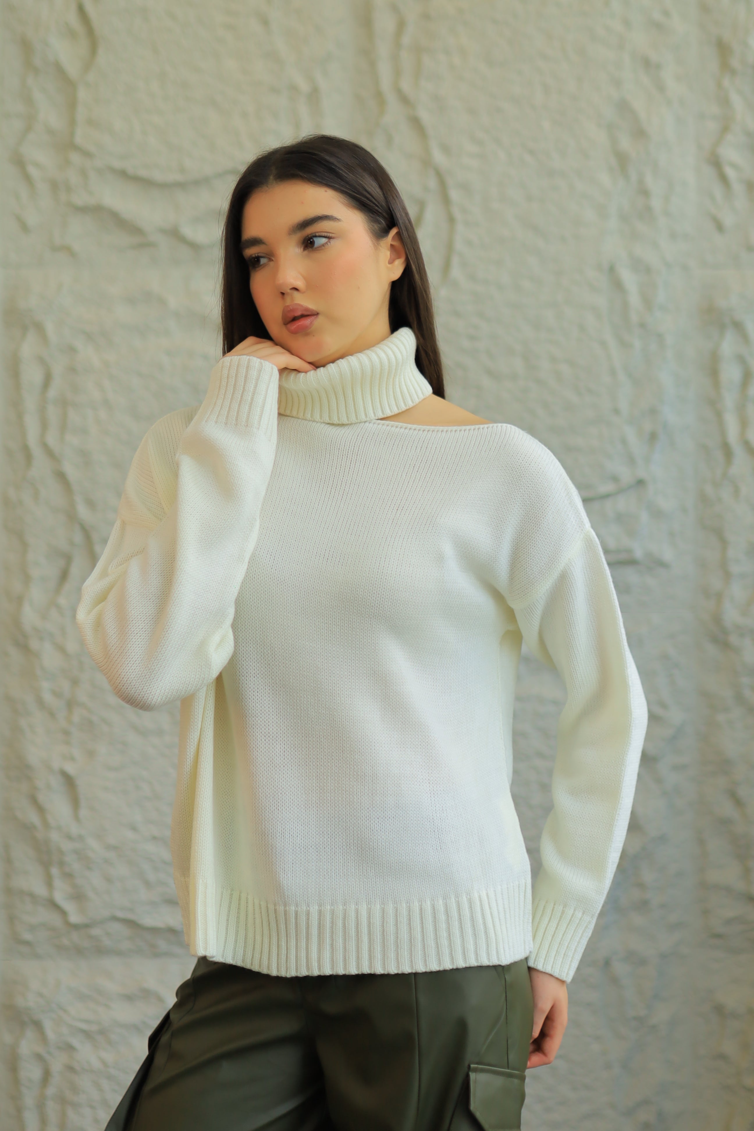 COZY TURTLENECK SWEATER