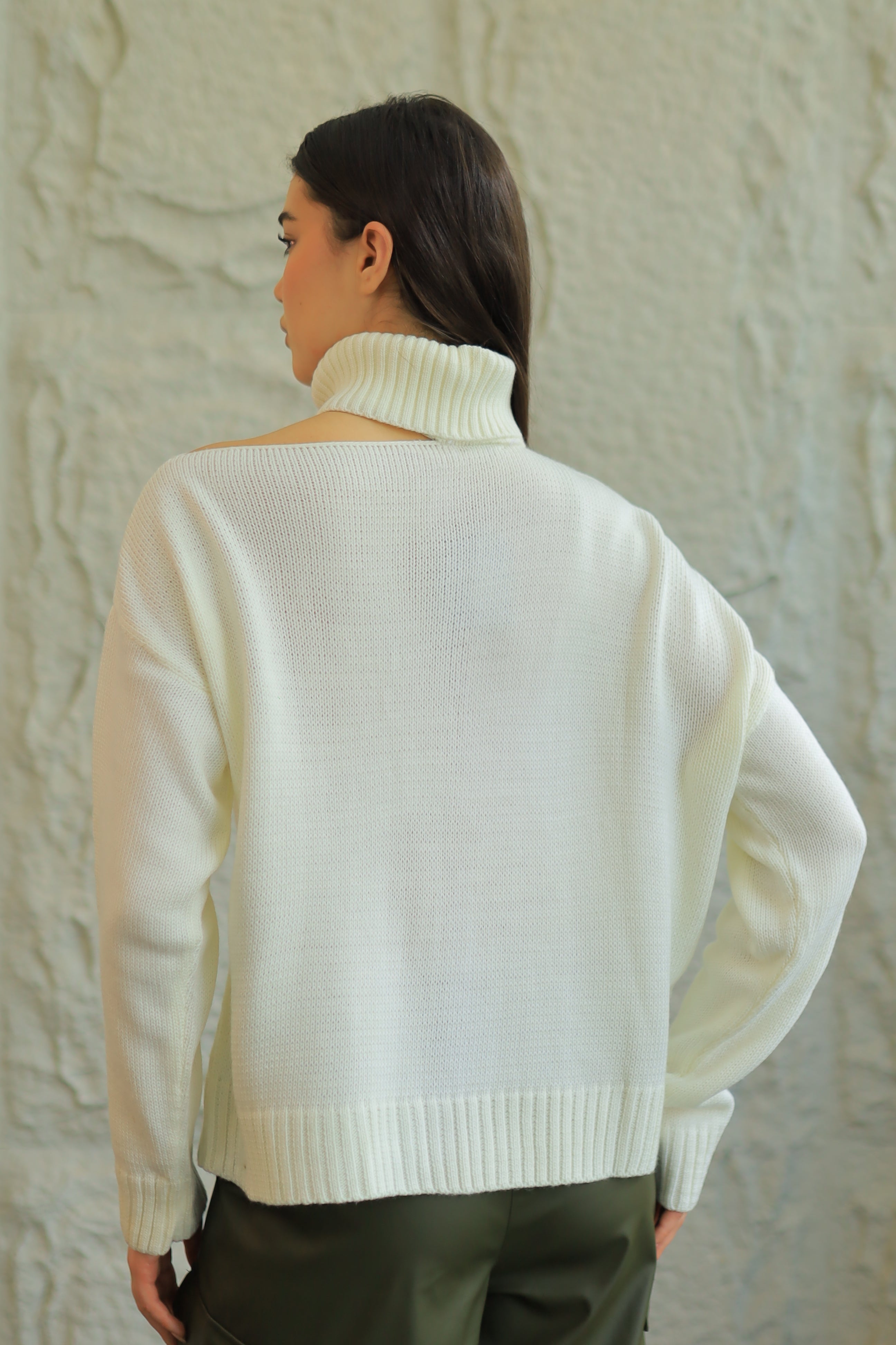 COZY TURTLENECK SWEATER