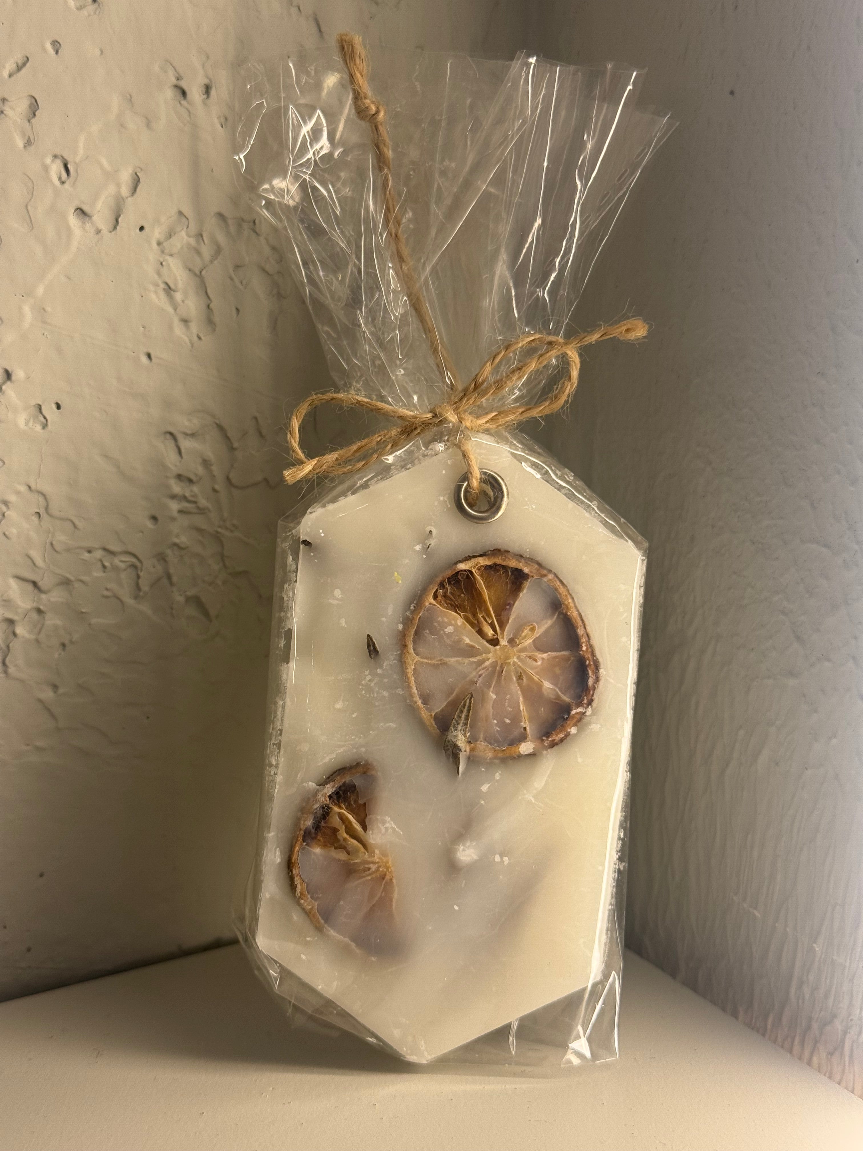 Wardrobe scented candle