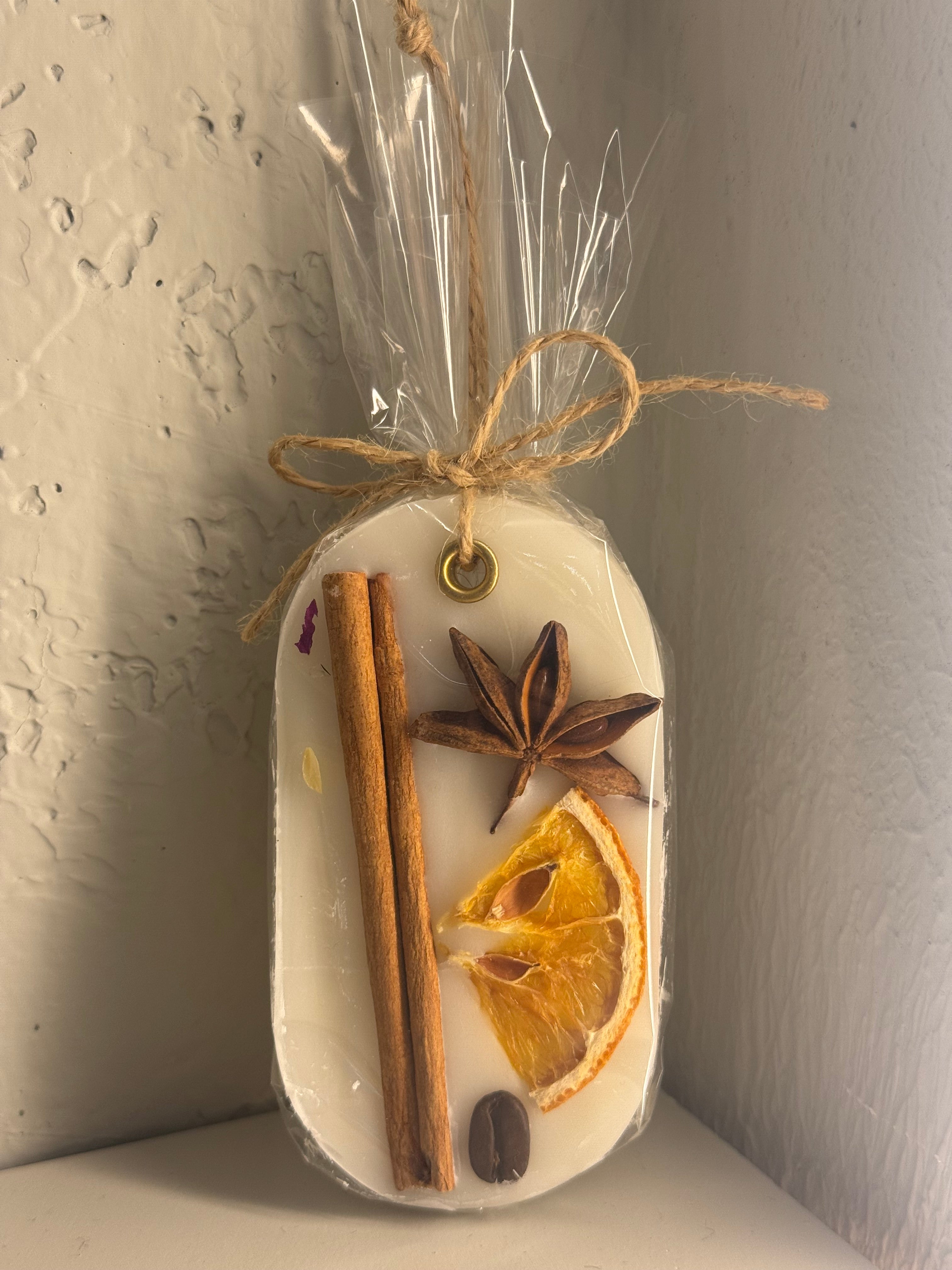 Wardrobe scented candle