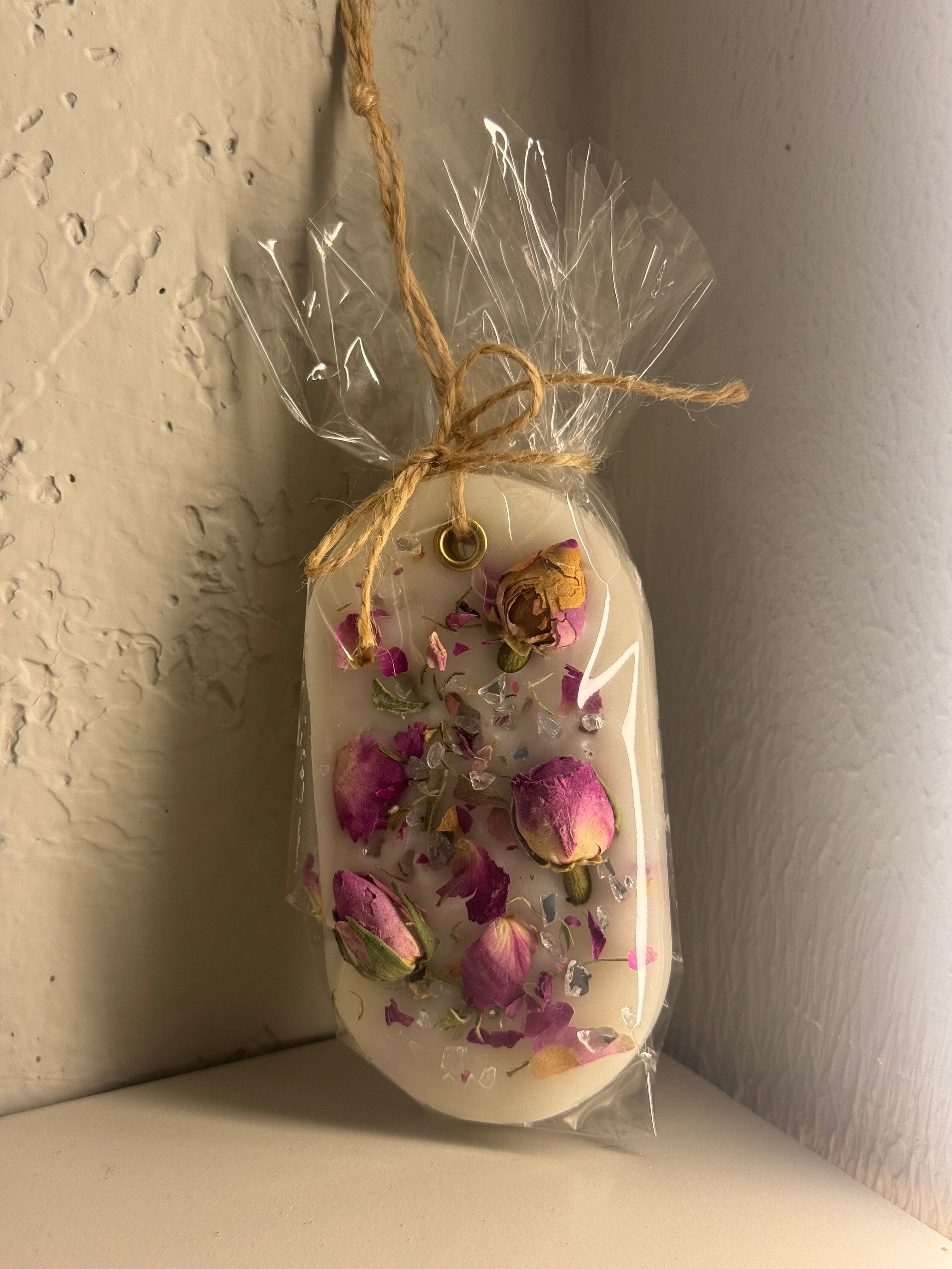 Wardrobe scented candle