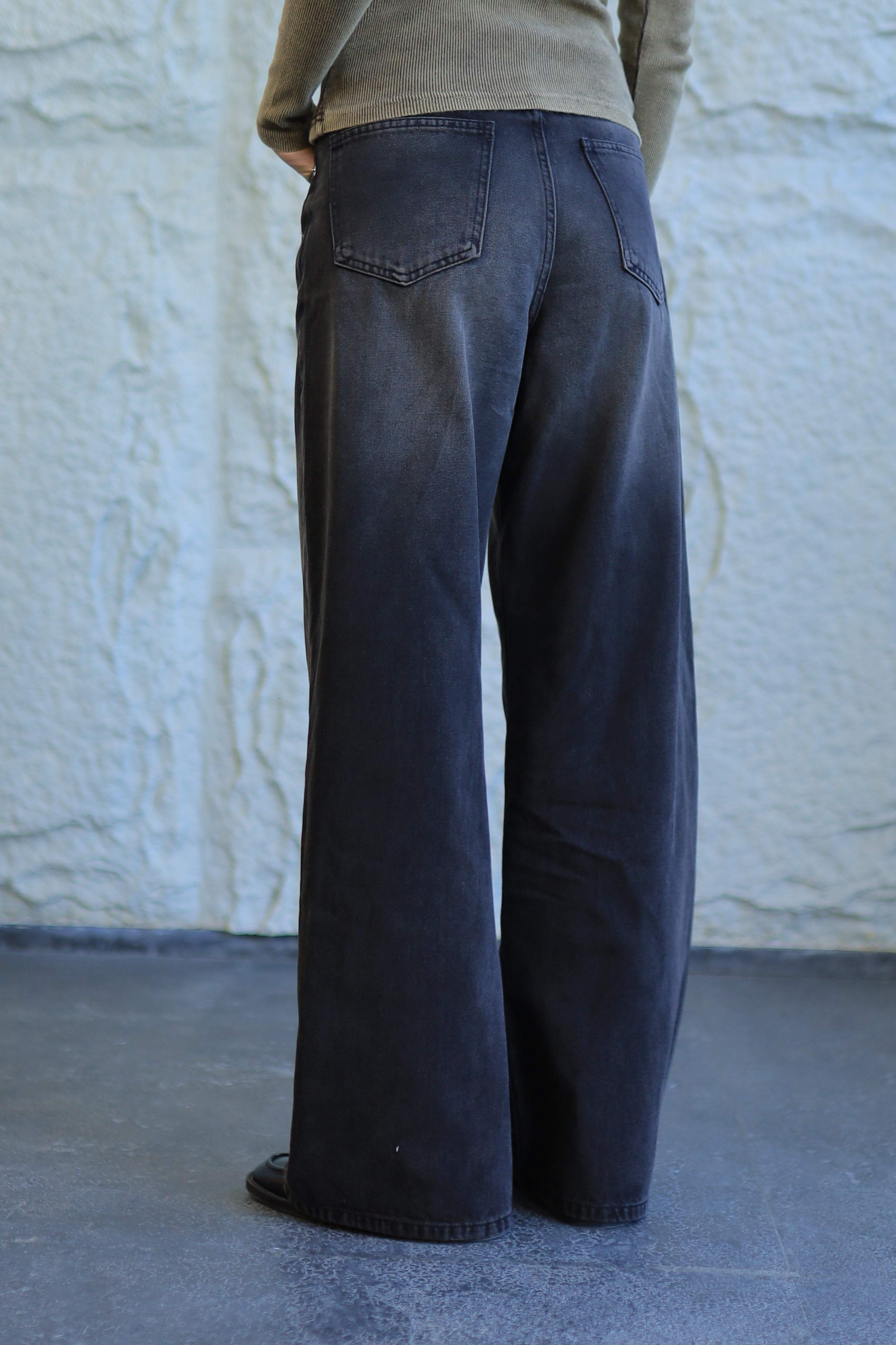 CHARCOAL FADE STRAIGHT JEANS