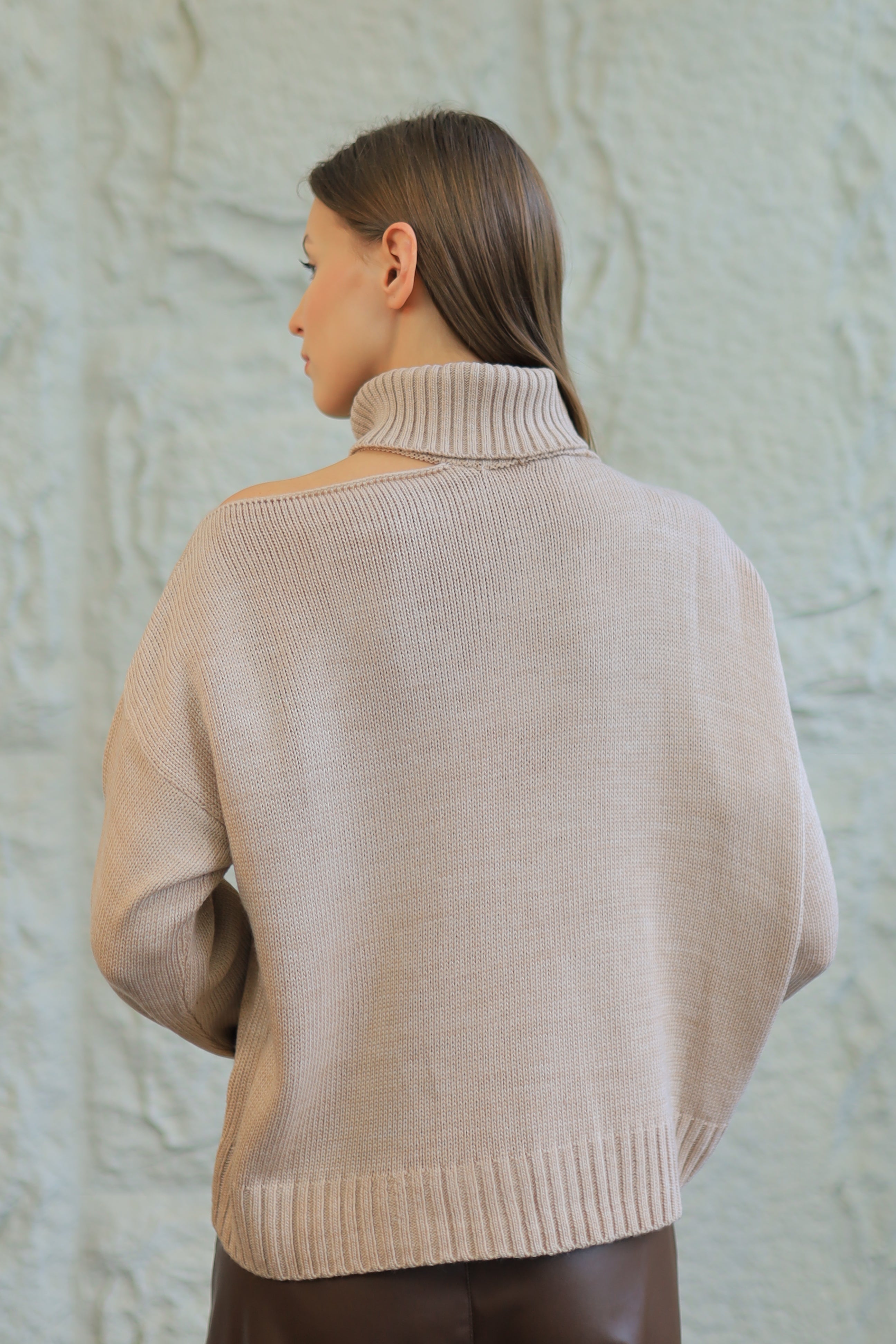COZY TURTLENECK SWEATER