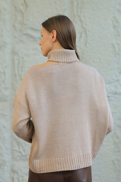 COZY TURTLENECK SWEATER
