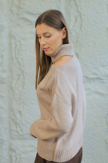 COZY TURTLENECK SWEATER