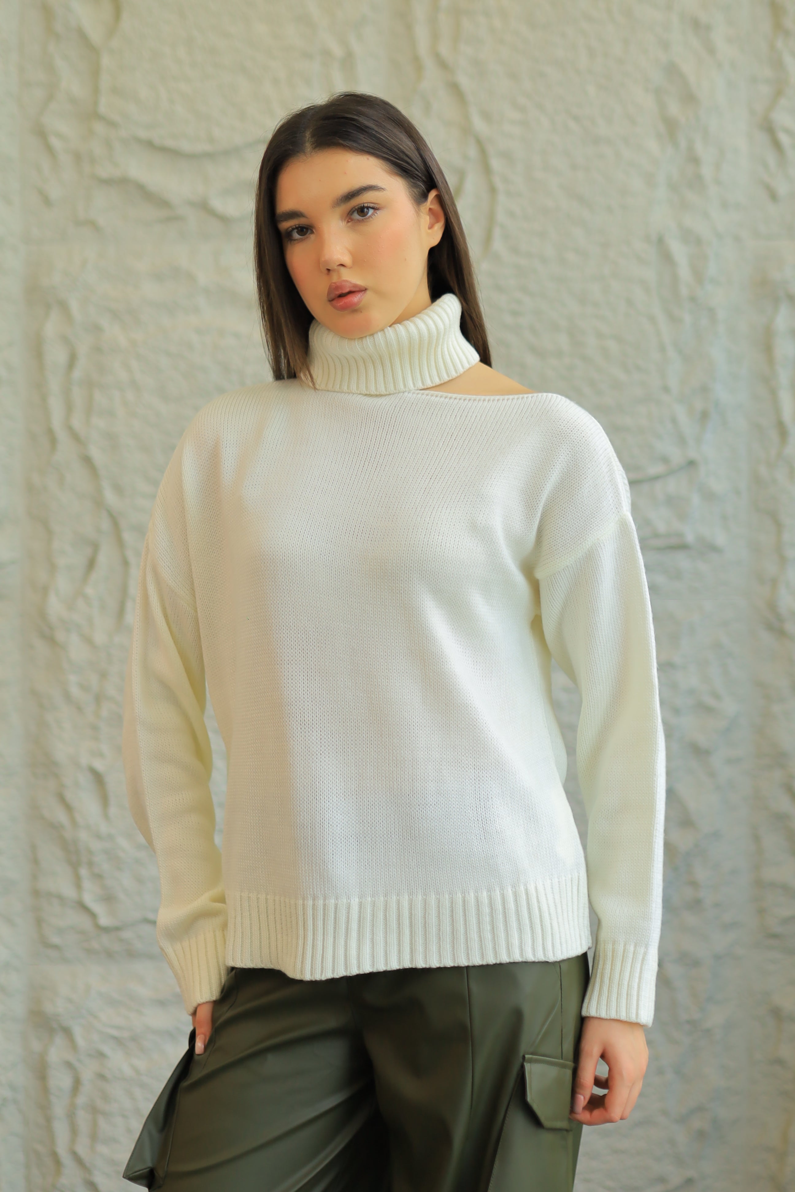 COZY TURTLENECK SWEATER