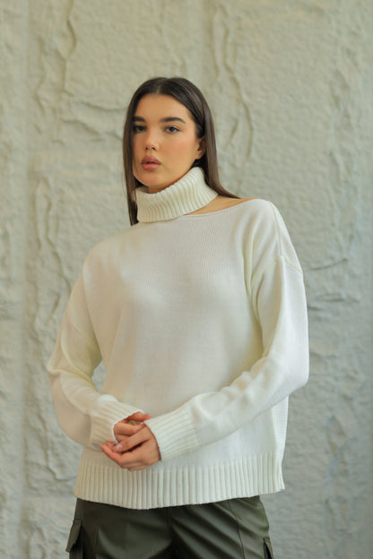 COZY TURTLENECK SWEATER